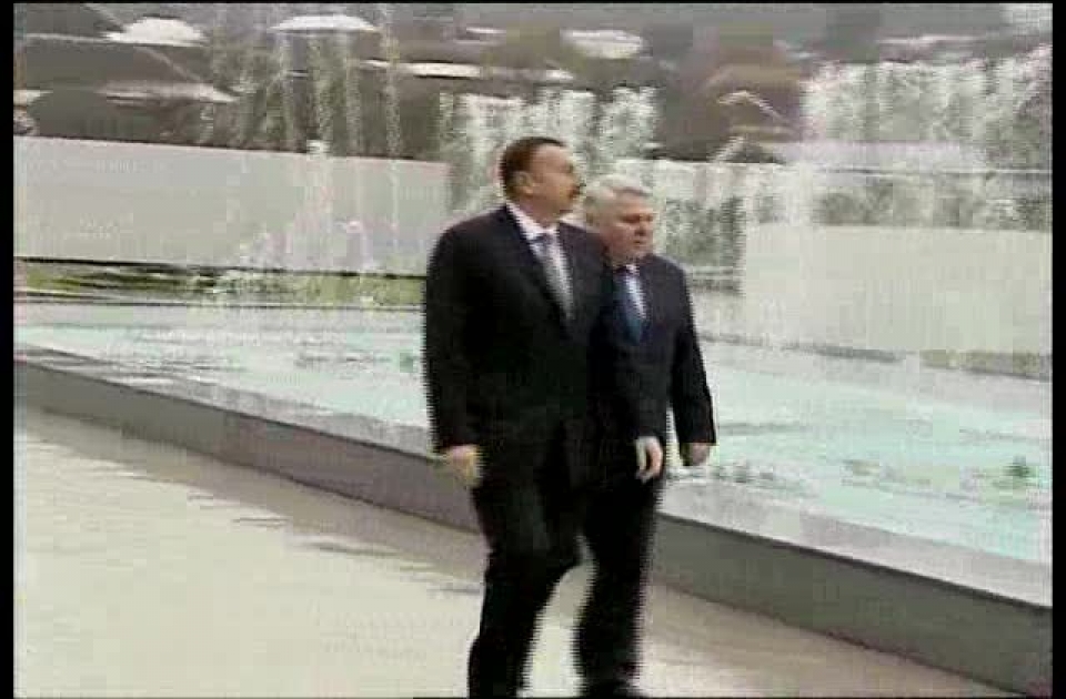 President Ilham Aliyev visits monument to national leader Heydar Aliyev in Shaki