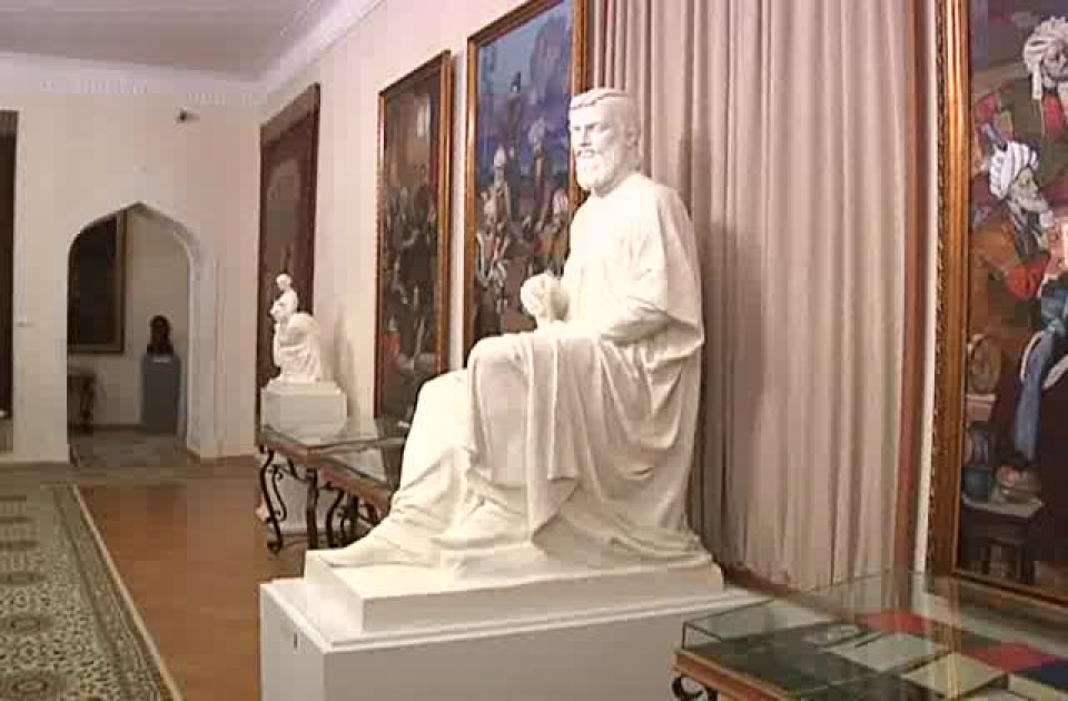 Director General of QNA Ahmad Saad Al Buanain visits Nizami Ganjavi Museum of Literature in Baku