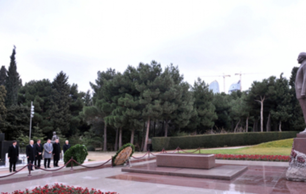 Serbian Minister of Economy and Regional Development pays respect to national leader Heydar Aliyev and Azerbaijani heroes