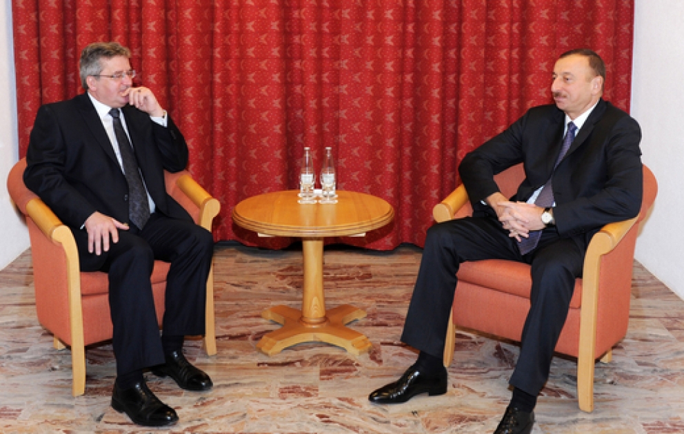 President Ilham Aliyev meets Polish counterpart Bronislaw Komorowski