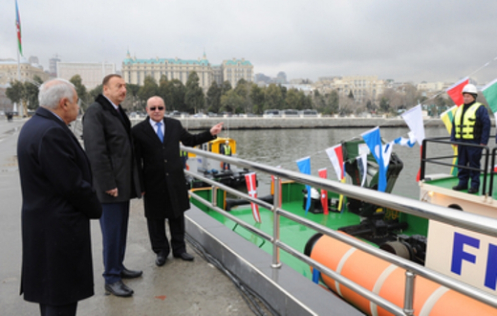 President Ilham Aliyev sees newly delivered dredge pumps, tugboats, support vessels and research vessel