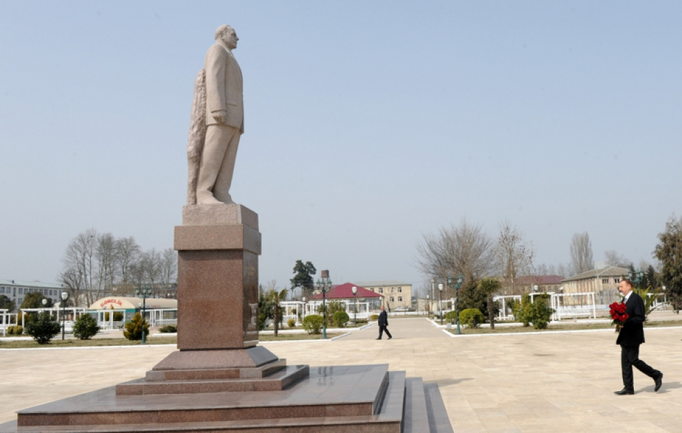 President Ilham Aliyev visits monument to Heydar Aliyev in Masalli region