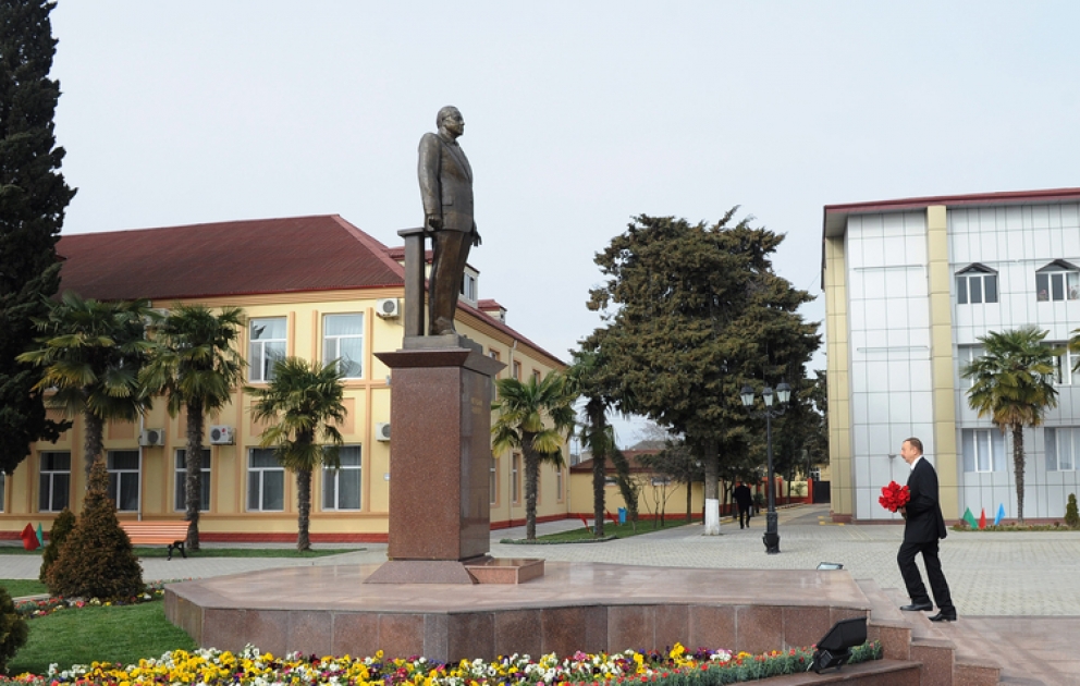President Ilham Aliyev visits monument to Heydar Aliyev in Astara