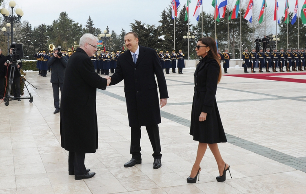 Croatian President officially welcomed to Azerbaijan