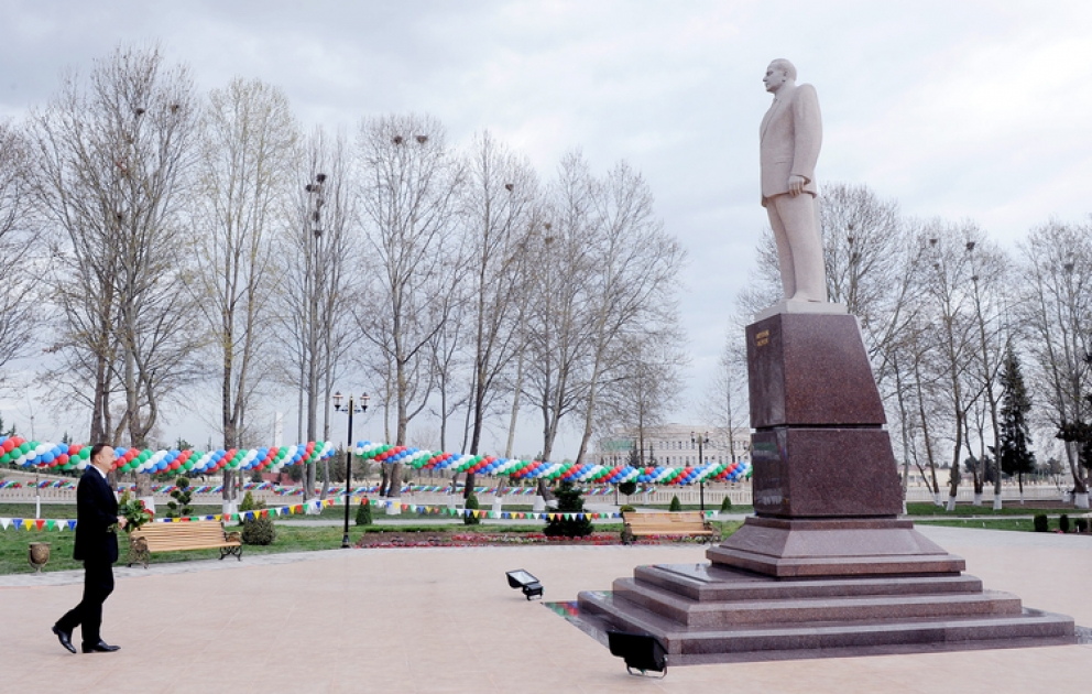 President Ilham Aliyev visits monument to Heydar Aliyev in Gazakh region