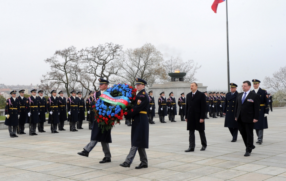 Azerbaijani President visits National Memorial on Vitkov Hill
