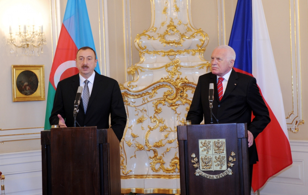 Azerbaijani and Czech presidents hold joint press conference