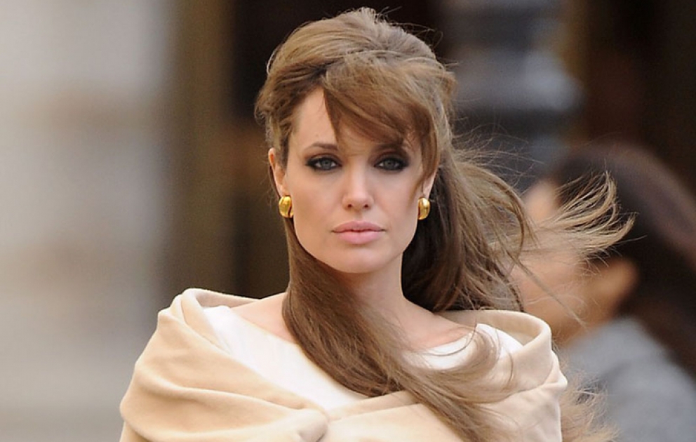 In a video clip made on the occasion of World Refugee Day the Hollywood star Angelina Jolie brings the problems of refugees and IDPs to the attention of the international community