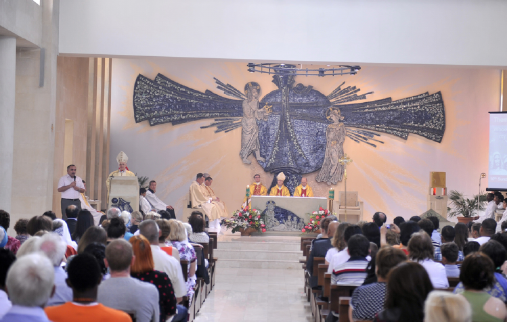 L’église catholique de Bakou a célébré le 10 juin le dixième anniversaire de la visite du Pape Jean-Paul II en Azerbaïdjan