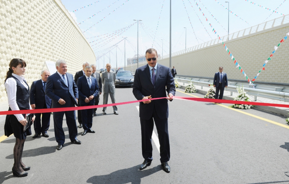 Le président azerbaïdjanais Ilham Aliyev a pris connaissance des travaux effectués dans le cadre des projets des première et deuxième parties de la reconstruction de l’autoroute Bilgah-Novkhan