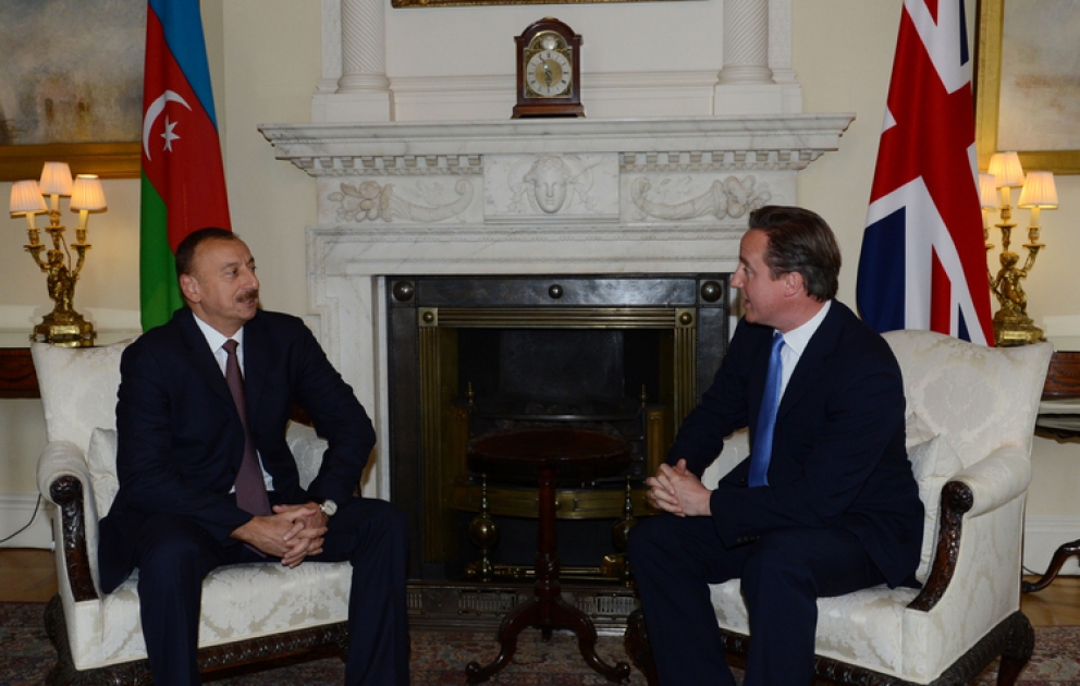 Le président azerbaïdjanais Ilham Aliyev s’est entretenu Avec le Premier ministre britannique David Cameron
