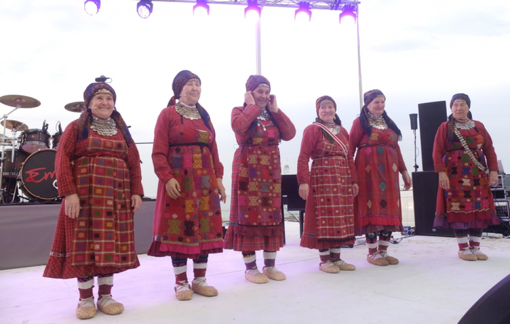 Buranovskiye Babushki give `party for everybody