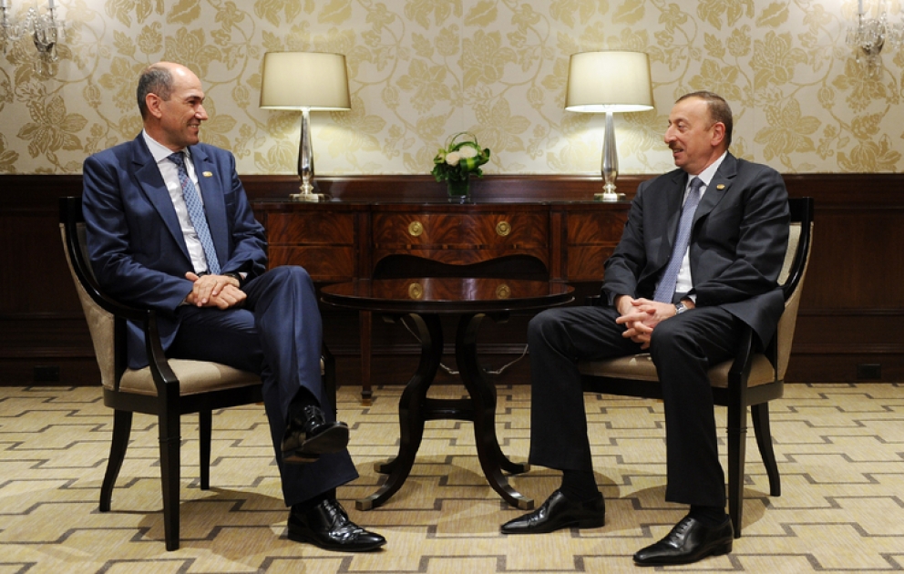 Azerbaijani President meets Slovenian Premier in Chicago