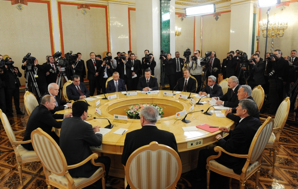 Azerbaijani President attends informal summit of CIS Heads of State
