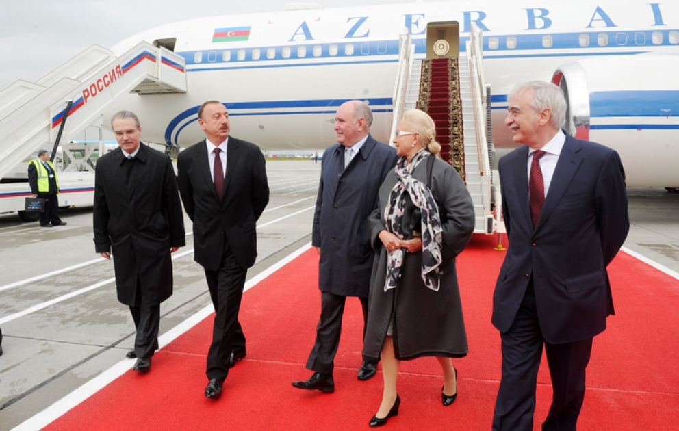 President Ilham Aliyev welcomed at Vnukovo 2 International Airport in Moscow