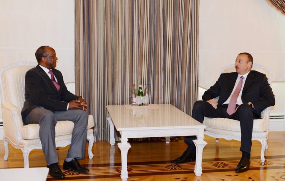 President Ilham Aliyev receives outgoing Cuban ambassador