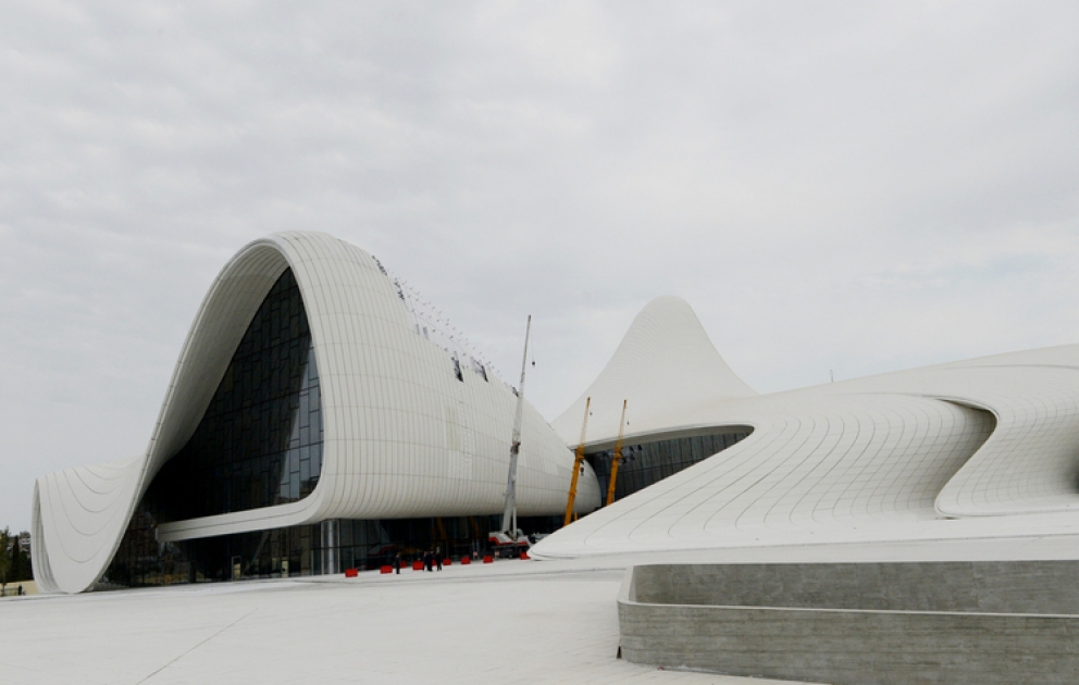 Azerbaijani President visits Heydar Aliyev Center