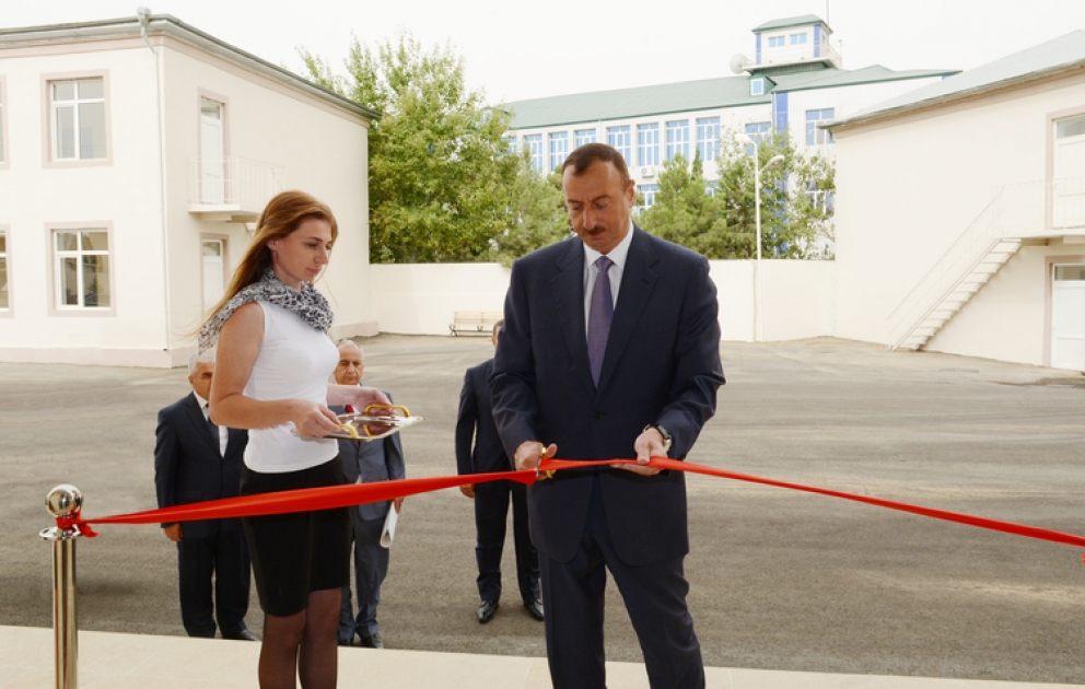 President Ilham Aliyev opens new block of school No 85 in Yeni Surakhani