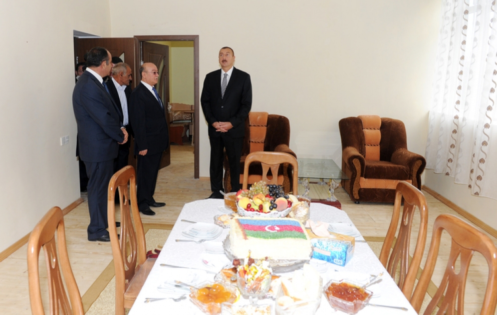Le président M. Ilham Aliyev a visité la maison individuelle d’un habitant du village de Güllük de la région de Gakh