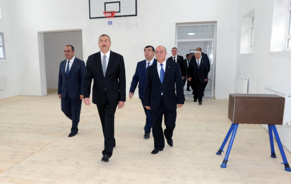 Le président Ilham Aliyev s’est rendu à l’école secondaire du village de Gulluk à Gakh