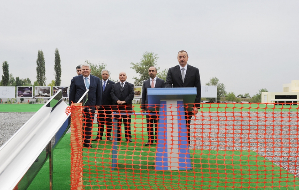 Le président M. Ilham Aliyev a participé à la cérémonie de la pose de la première pierre du Centre Heydar Aliyev à Chéki