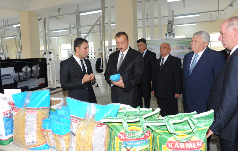 Le président azerbaïdjanais M. Ilham Aliyev a participé à la cérémonie d’ouverture du grenier à blé et du complexe de moulin à Chéki