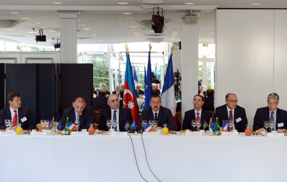 Le président azerbaïdjanais Ilham Aliyev a rencontré les hommes d’affaires français à Paris