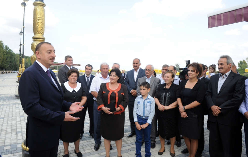 Un centre de loisirs au bord du fleuve Koura à Yevlakh