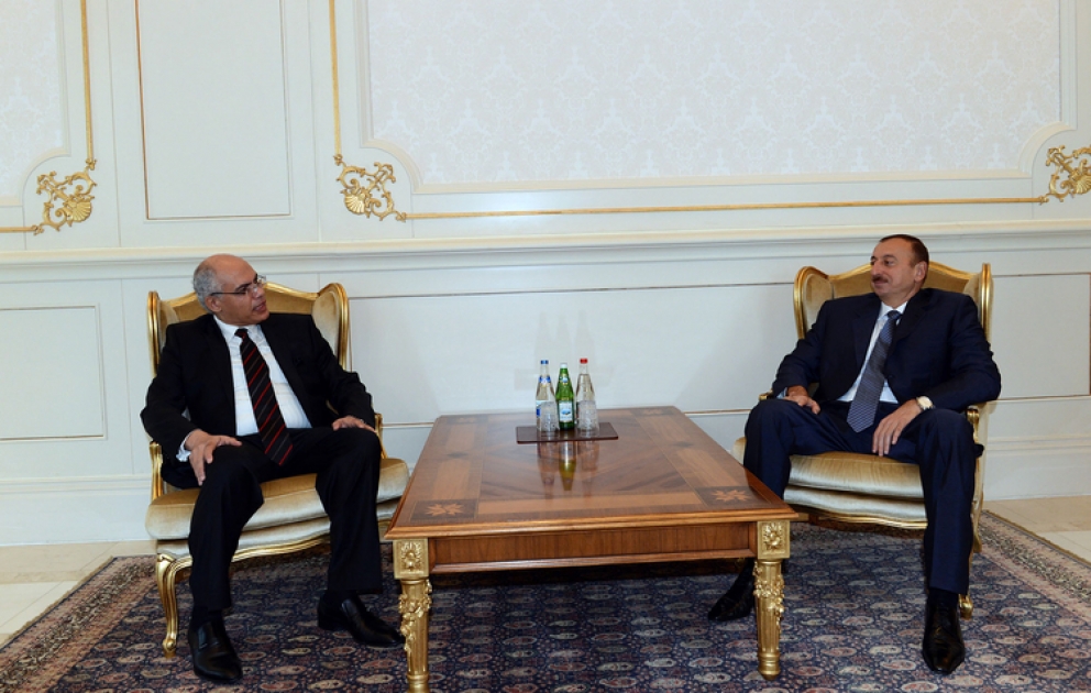 Le Président M. Ilham Aliyev a reçu les lettres de créance de l’ambassadeur extraordinaire et plénipotentiaire de la République arabe d’Egypte en Azerbaïdjan