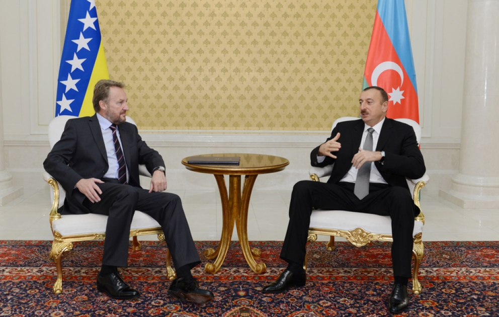 Le président azerbaïdjanais M. Ilham Aliyev a rencontré Bakir Izetbegovic, président bosniaque en tête à tête