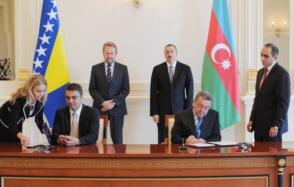 La cérémonie de signature des documents Azerbaïdjan-BosnieèHerzégovine