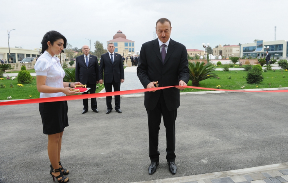 Le président M. Ilham Aliyev a participé à l’inauguration du bâtiment administratif du Parti Nouvel Azerbaïdjan à Saatly