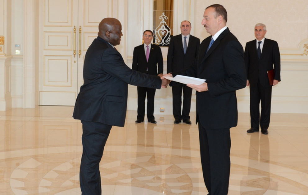 Le président Ilham Aliyev a reçu les lettres de créance du nouvel ambassadeur de la République d’Afrique du Sud en Azerbaïdjan