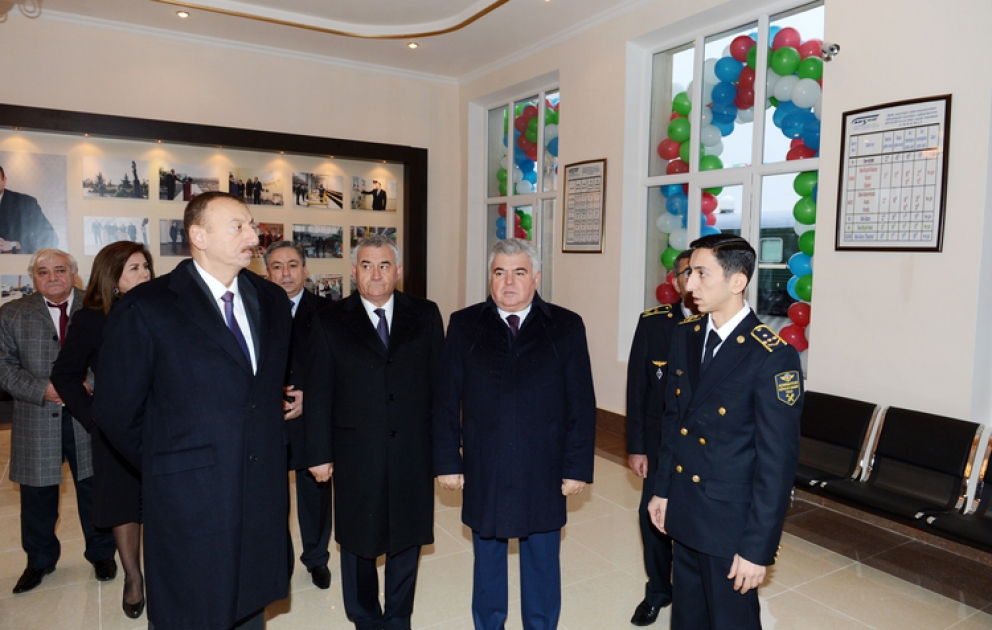 Le président Ilham Aliyev a visité le bâtiment voyageurs de la gare ferroviaire de Horadiz après les travaux de rénovation