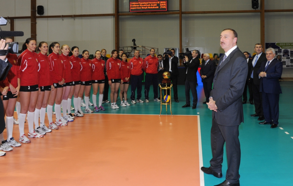 Le président M. Ilham Aliyev a participé à l’inauguration du bâtiment administratif, du terrain de volleyball et de l’hôtel du club de volleyball «Azeryol »