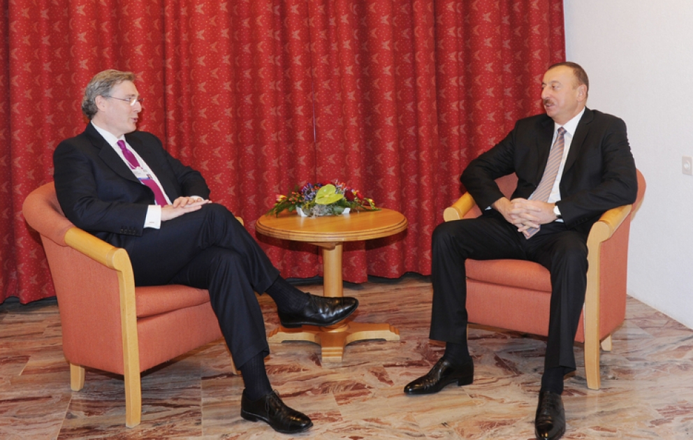 L’entretien du président azerbaïdjanais Ilham Aliyev avec Cesare Mainardi, directeur général de Booz & Company à Davos