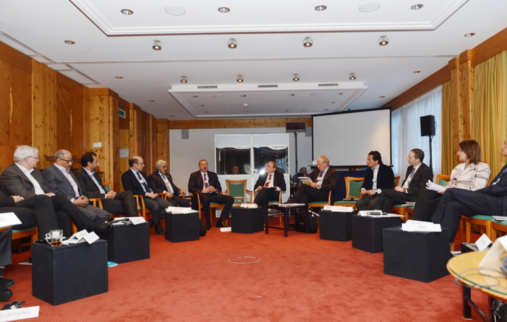 Le président azerbaïdjanais M. Ilham Aliyev a participé à la session « Réunion des managers de pétrole et de gaz » du Forum économique mondial à Davos