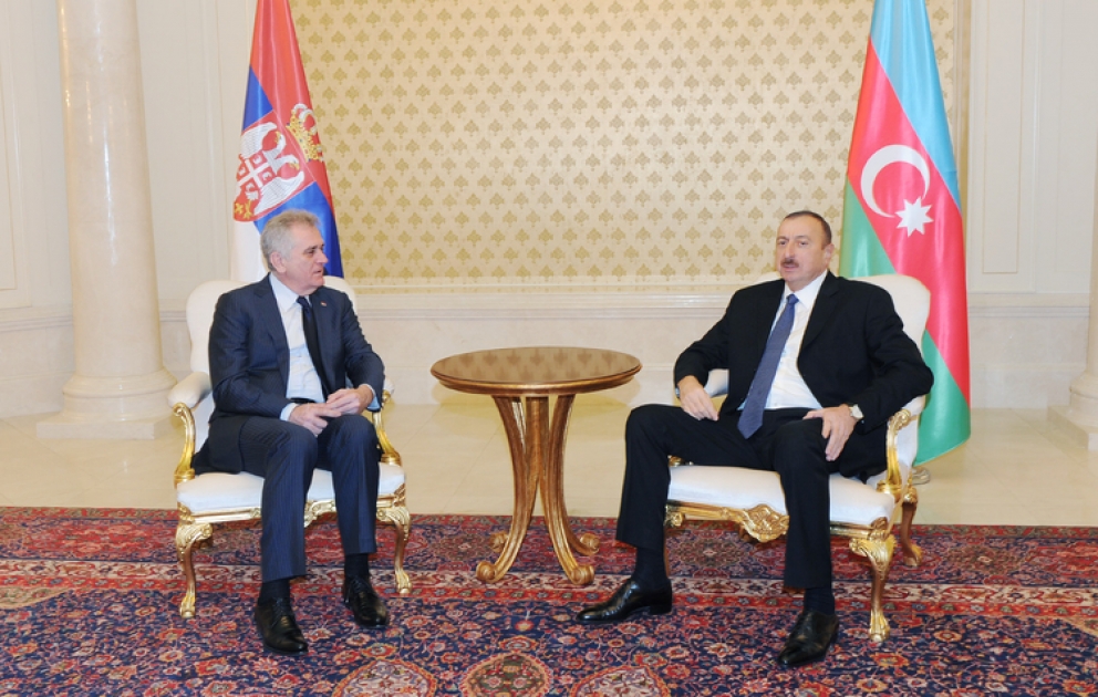 Rencontre en tête-à-tête du président azerbaïdjanais Ilham Aliyev et de son homologue serbe Tomislav Nikolic