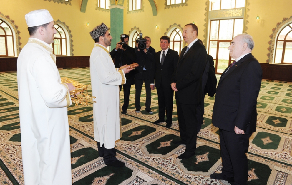 Le président Ilham Aliyev a assisté à l’inauguration de la nouvelle mosquée à Gabala