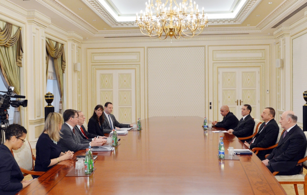 Le président azerbaïdjanais Ilham Aliyev a reçu le responsable du Bureau pour la démocratie, les droits de l’homme et le travail au département d’Etat américain et l’administratrice adjointe pour l’Europe et l’Eurasie à l’USAID