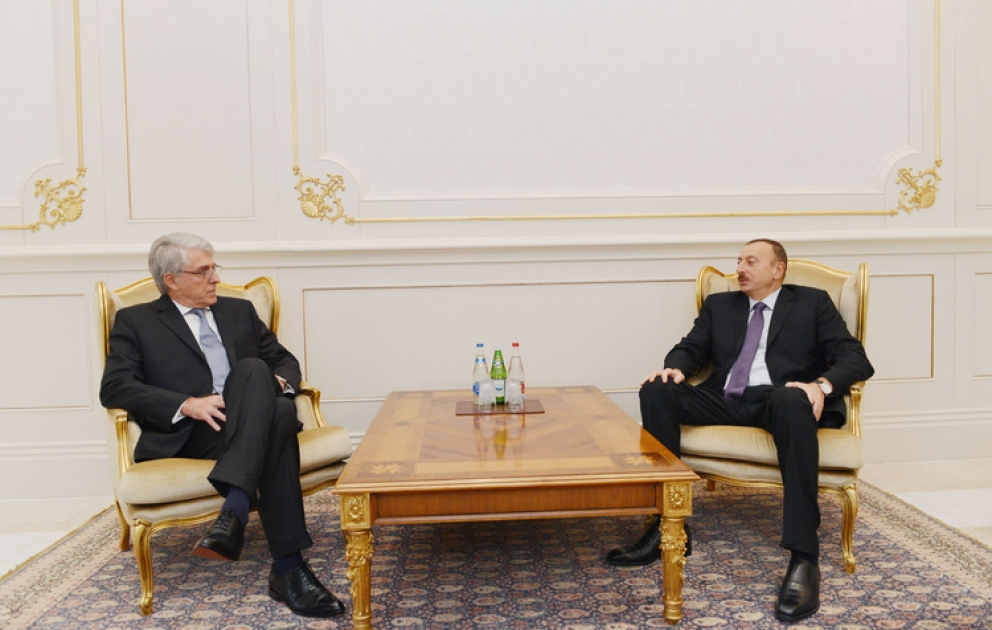 Le président Ilham Aliyev a reçu les lettres de créance du nouvel ambassadeur d’Argentine en Azerbaïdjan