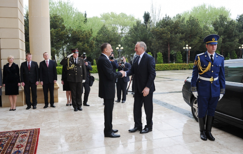 La cérémonie officielle d’accueil du président letton Andris Berzins