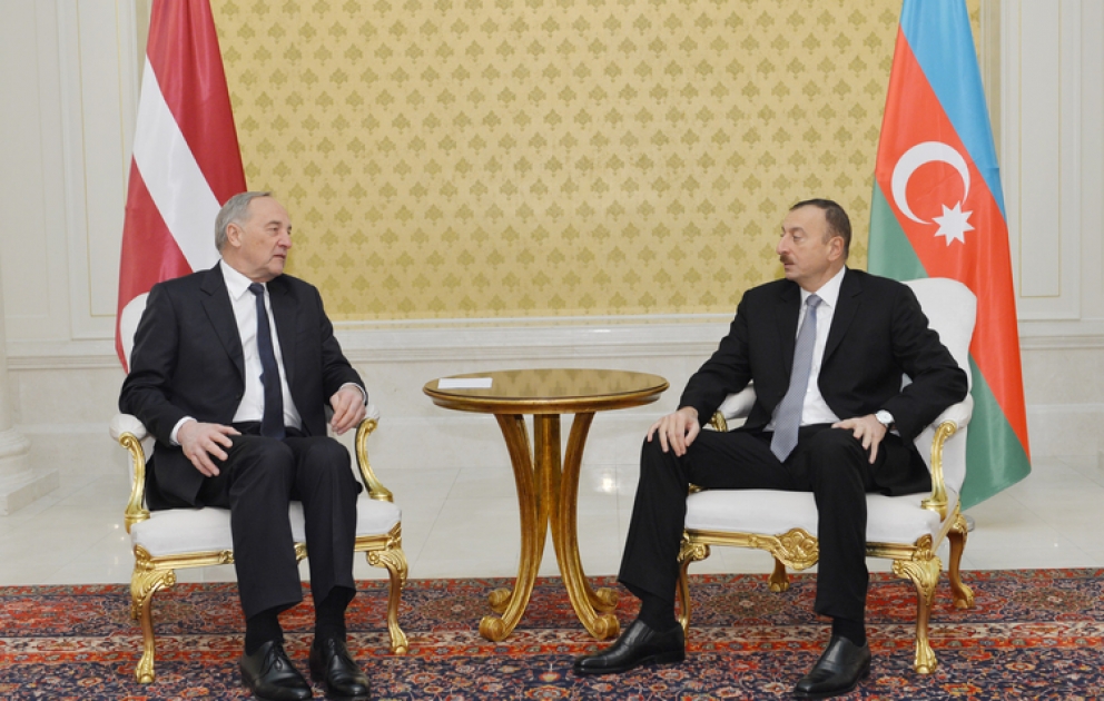 Le président azerbaïdjanais Ilham Aliyev et le président letton Andris Berzins se sont rencontrés en tête- à -tête