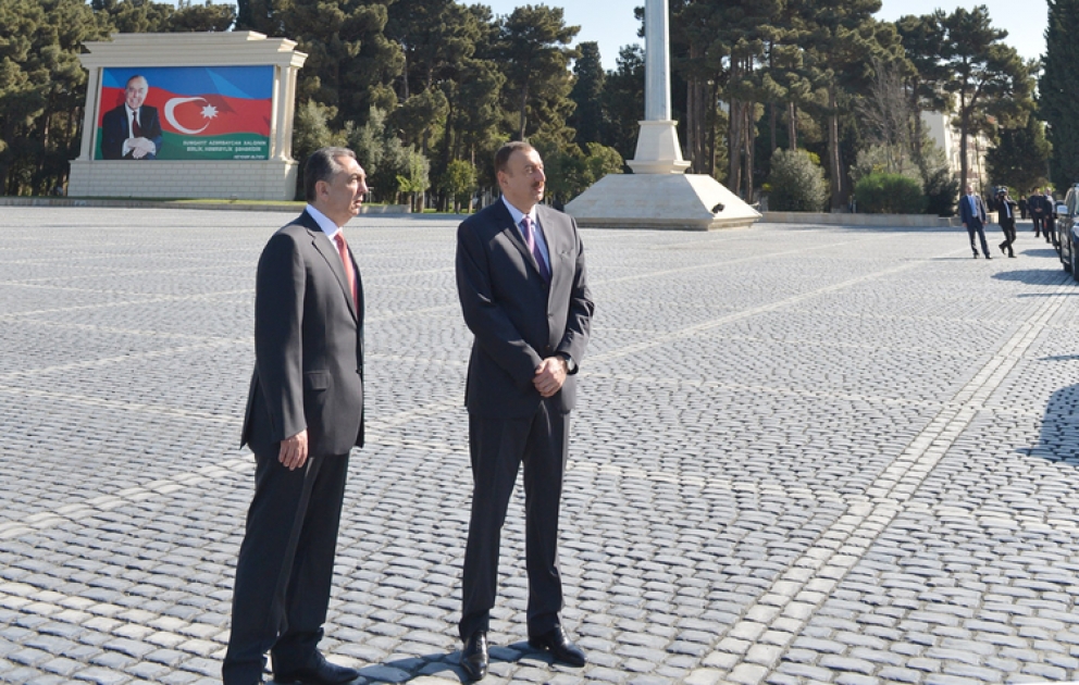 Le président Ilham Aliyev a visité la Place du Drapeau à Soumgaït