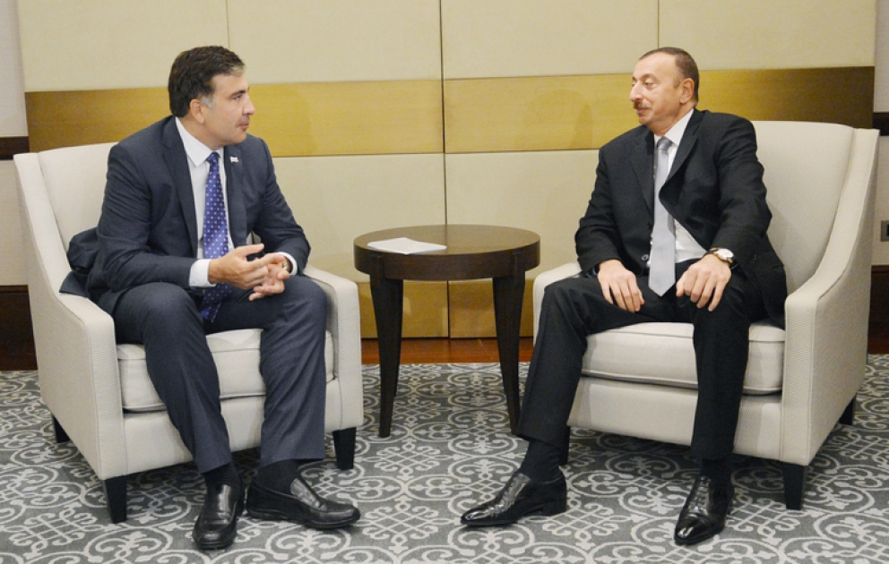 Le président azerbaïdjanais Ilham Aliyev rencontre son homologue géorgien Saakachvili