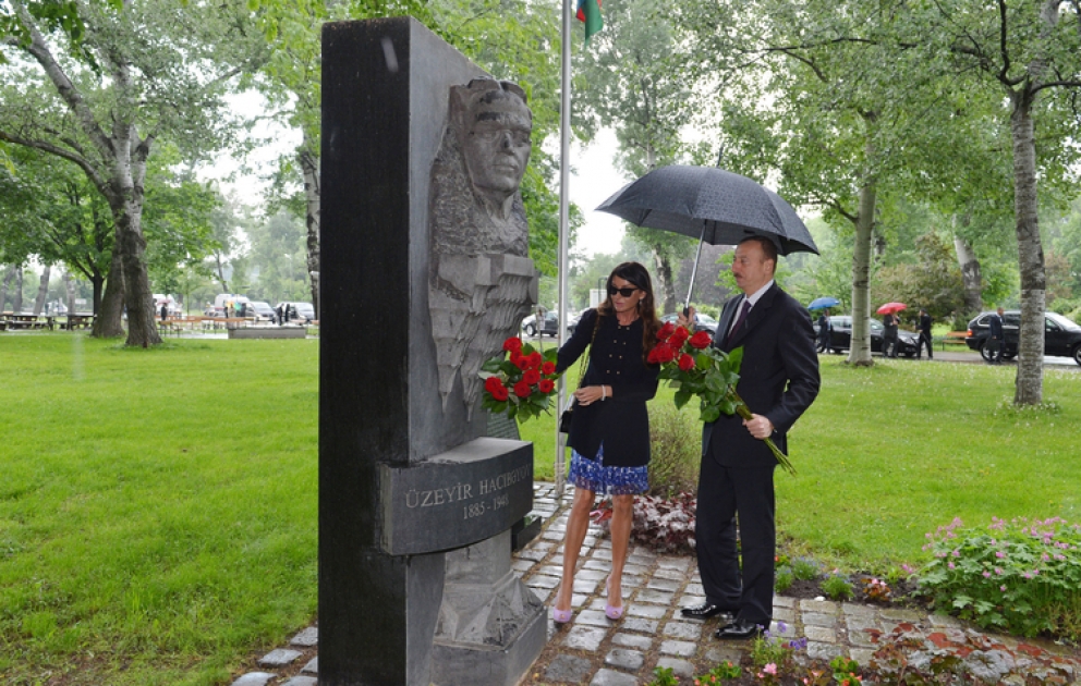 Le président azerbaïdjanais Ilham Aliyev a visité le monument d’Uzeyir Hadjibeyli à Vienne