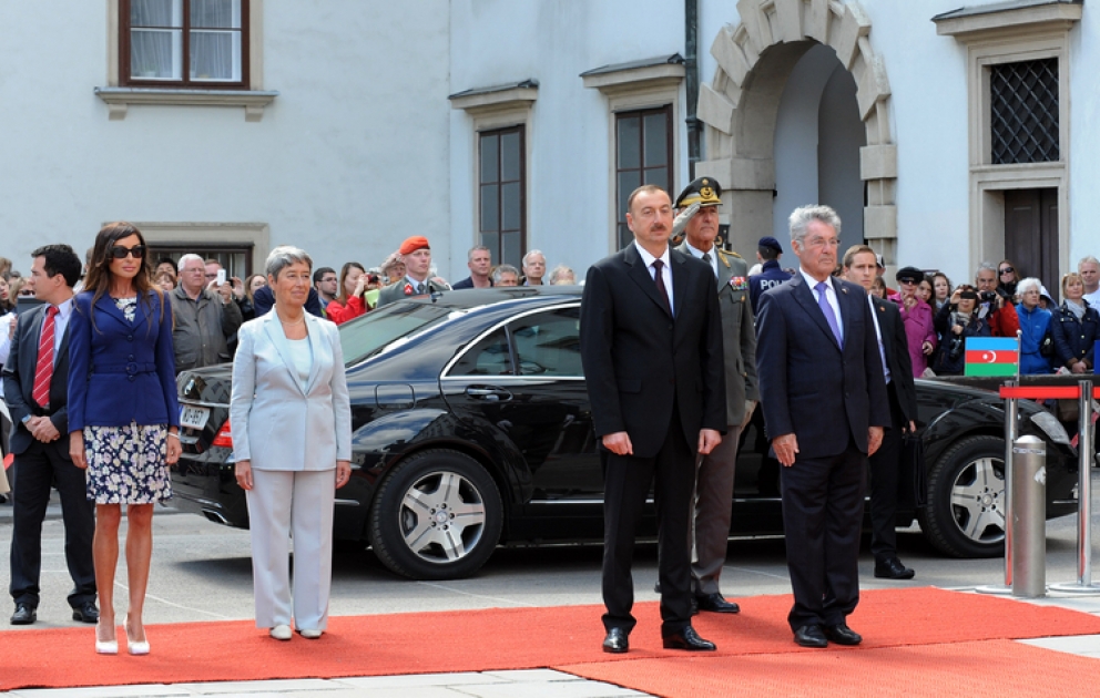 La cérémonie d’accueil officiel du président azerbaïdjanais Ilham Aliyev a eu lieu à Vienne