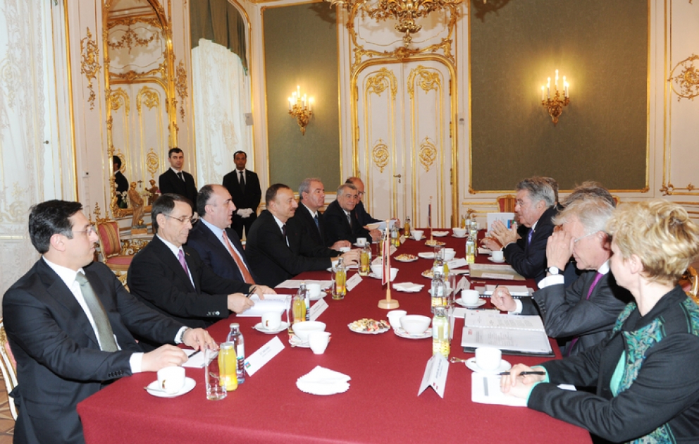 La rencontre des présidents azerbaïdjanais et autrichien avec la participation des délégations