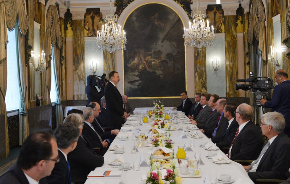 Le président azerbaïdjanais Ilham Aliyev a rencontré le président de la Fédération des industriels autrichiens et les dirigeants des grandes entreprises de l’Autriche à Vienne