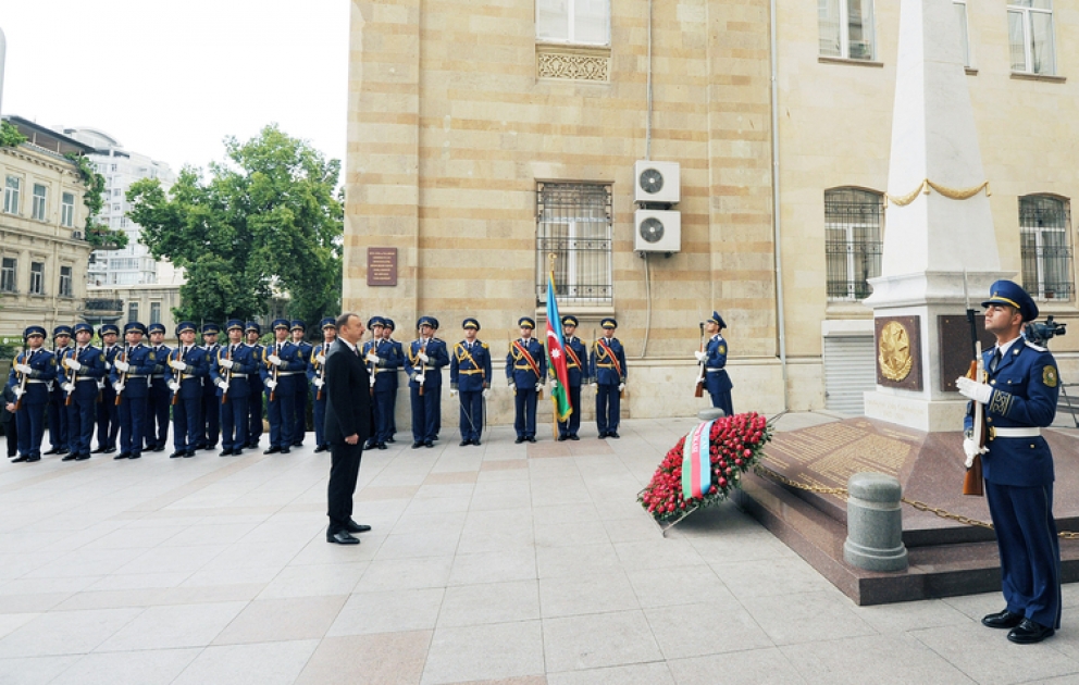 Le président Ilham Aliyev a visité le monument érigé en l’honneur de la République Populaire d’Azerbaïdjan